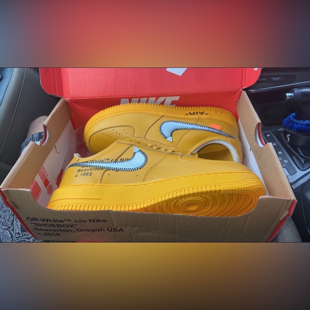 Off-white Air Force 1 University gold